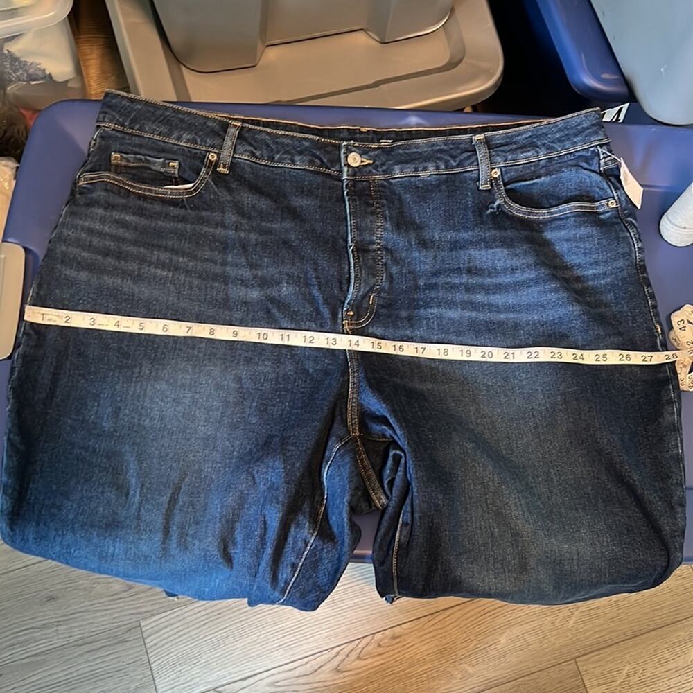 Old Navy Curvy High-Waisted Button-Fly OG Straight Cut-Off Ankle Jeans - Picture 16 of 16